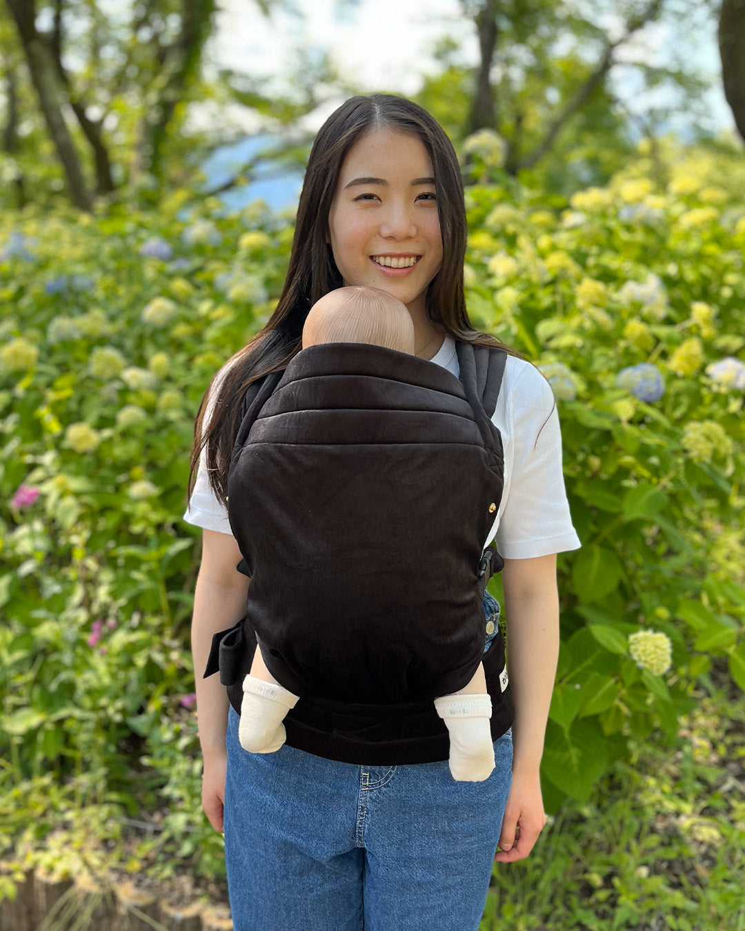 The Tiny Cuddles Velvet Carrier - Black