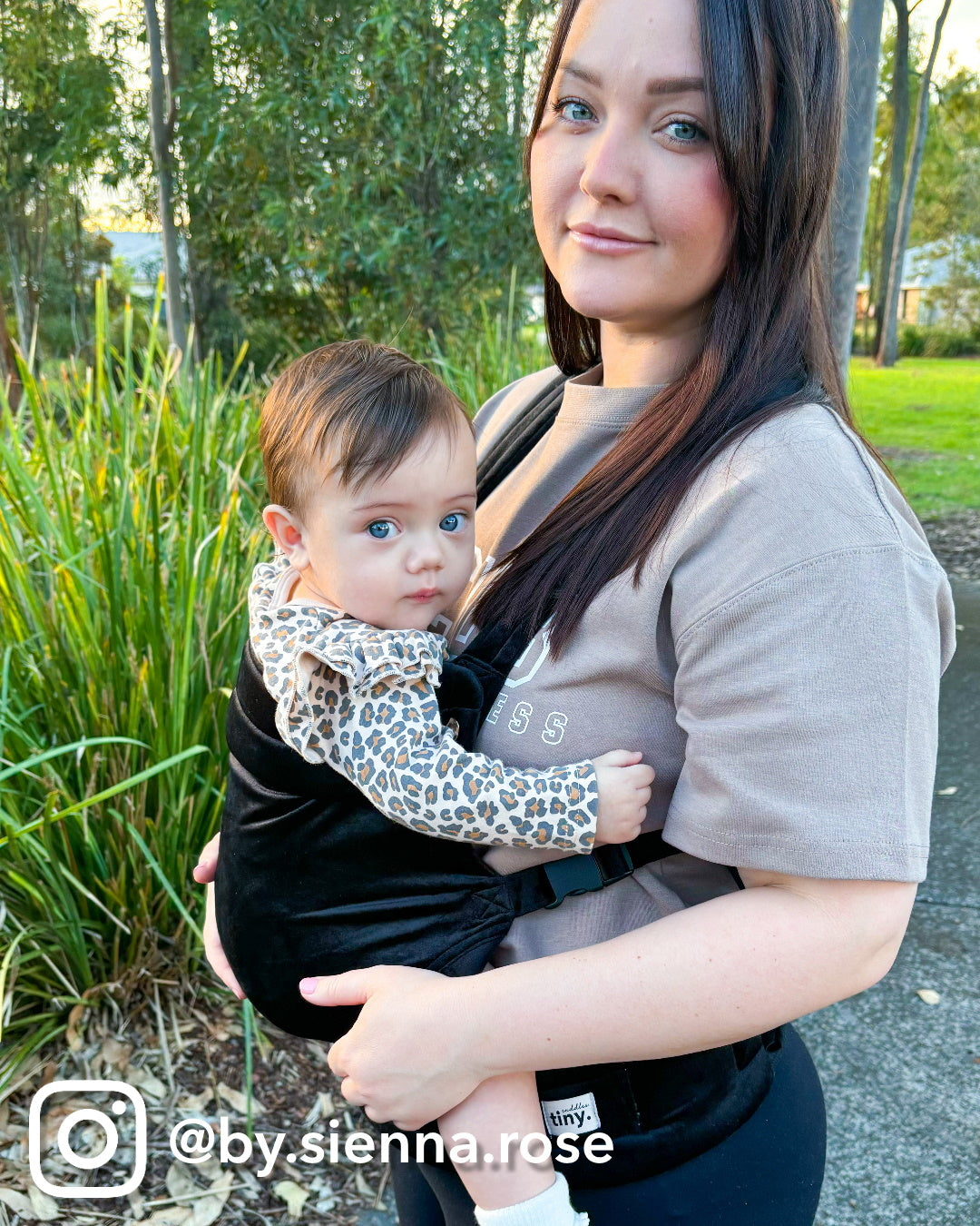 The Tiny Cuddles Velvet Carrier - Navy